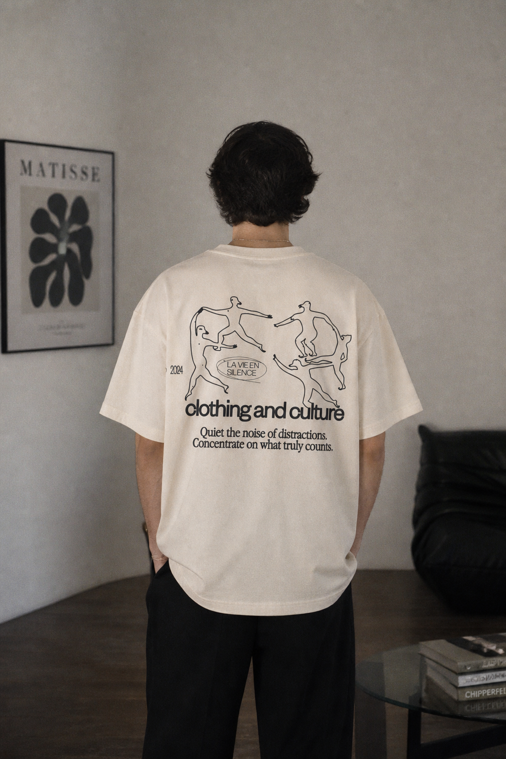 Modelo con Clothing and Culture